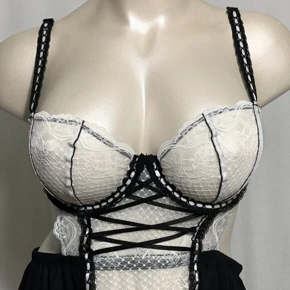 Torrid Lingerie Lace French Maid Apron Skirt Costume Halloween Plus 4 26 - Picture 2 of 5